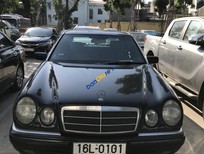 Cần bán Mercedes-Benz E class  E230  1997 - Cần bán xe Mercedes E230 năm 1997, màu đen, xe nhập, giá tốt