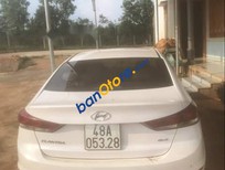 Hyundai Elantra   2016 - Cần bán lại xe Hyundai Elantra sản xuất 2016, màu trắng xe gia đình, 560tr