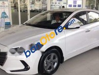 Hyundai Elantra  1.6 MT 2017 - Bán Hyundai Elantra 1.6 MT năm 2017, màu trắng xe gia đình