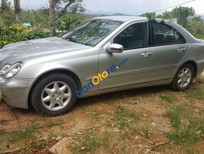 Cần bán Mercedes-Benz C class C200 2003 - Bán Mercedes C200 năm sản xuất 2003, màu bạc, xe 2.0 rất tiết kiệm nhiên liệu