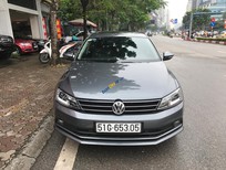 Cần bán Volkswagen Jetta 2016 - Cần bán xe Volkswagen Jetta năm 2016, màu xám, xe nhập số tự động