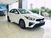 Cần bán Kia Cerato 2019 - Cần bán xe Kia Cerato sản xuất 2019, màu trắng, hoàn toàn mới