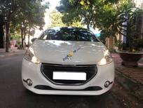 Peugeot 208 2014 - Bán xe Peugeot 208 năm 2014, màu trắng, xe nhập