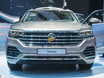 Bán xe oto Volkswagen Touareg 2019 - Bán ô tô Volkswagen Touareg sản xuất 2019, màu xám, nhập khẩu