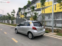 Cần bán Toyota Yaris 2011 - Cần bán lại xe nhập khẩu Toyota Yaris sản xuất năm 2011, màu bạc