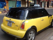 Bán xe oto Mini Cooper 2004 - Cần bán Mini Cooper năm sản xuất 2004, màu vàng, xe nhập, 275tr