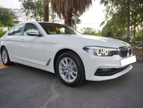 Cần bán BMW 5 Series 520i 2019 - BMW 520i trắng, xe lướt đăng ký 11/2019, xe còn mới. Liên hệ: 0915 178 379
