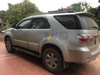 Toyota Fortuner 2011 - Bán ô tô Toyota Fortuner năm sản xuất 2011, màu bạc xe gia đình giá cạnh tranh