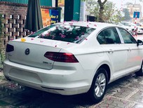 Bán Volkswagen Passat 2017 - Volkswagen Passat màu trắng, trả góp lãi suất 0% trong 1 năm + Tặng 100% phí trước bạ