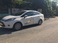 Bán xe oto Ford Fiesta 2011 - Bán Ford Fiesta năm 2011, màu trắng còn mới, giá tốt