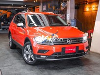 Bán xe oto Volkswagen Tiguan 2018 - Cần bán Volkswagen Tiguan đời 2018, màu đỏ còn mới