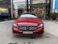 Cần bán Mercedes-Benz E class E180 2019 - Bán xe Mercedes Benz E180 sản xuất 2019, xe màu đỏ, nội thất đen