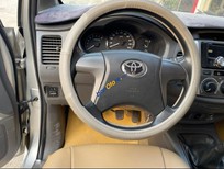 Bán xe oto Toyota Innova 2012 - Màu bạc, giá cực tốt
