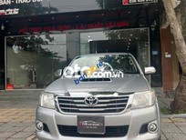 Cần bán Toyota Hilux 2012 - Màu bạc, nhập khẩu