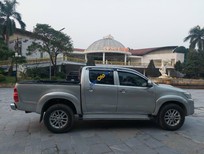 Cần bán Toyota Hilux 2012 - Xe màu bạc xe gia đình