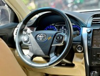 Cần bán xe Toyota Camry 2018 - Xe màu trắng, 815 triệu