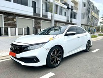 Honda Civic 2019 - Màu trắng, giá chỉ 645 triệu