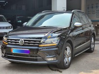 Volkswagen Tiguan 2018 - Xe lướt Tiguan siêu mới, màu đen - Khách đổi xe mới nên nhượng lại giá mềm