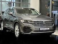Cần bán xe Volkswagen Touareg Luxury 2023 - màu xám sang trọng, đẹp mắt, xe nhập khẩu nguyên chiếc, tặng voucher phụ kiện 400 triệu ++ 0% lãi suất