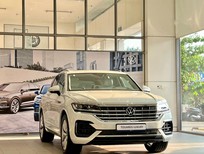 Bán xe oto Volkswagen Touareg Luxury 2023 - màu trắng sang trọng, nhập khẩu nguyên chiếc, tặng voucher phụ kiện hàng trăm triệu đồng và 0% lãi suất
