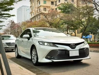Cần bán Toyota Camry 2.0G 2019 - Xe Toyota Camry 2.0G 2019, màu trắng, 810tr