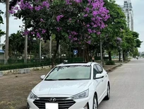 Bán xe oto Hyundai Elantra 1.6 AT 2021 - Cần bán xe Hyundai Elantra 1.6 AT đời 2021, màu trắng, xe chạy ít đi gia đình