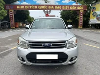 Bán xe oto Ford Everest 2.5L 4x2MT 2014 - Cần bán gấp Ford Everest 2.5L 4x2MT 2014, màu bạc, giá tốt