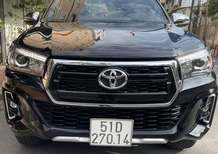 Toyota Hilux AT 2 cầu 4x4 2019 - Bán Toyota Hilux AT 2 cầu 4x4 2019, màu đen, giá 698tr