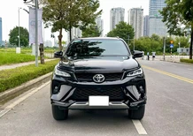 Toyota Fortuner legender 4x2 AT dầu 2022 - Cần bán gấp Toyota Fortuner legender 4x2 AT dầu 2022, màu đen, xe nhập