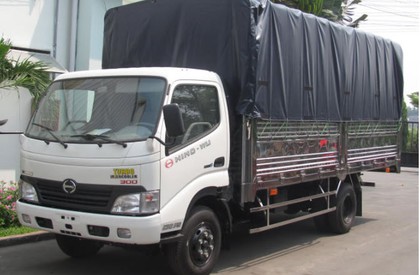 Hino 300 Series 2011 - Cần bán xe tải Hino Series 300, 4,5 tấn, sx 2011, màu trắng, nhập khẩu nguyên chiếc, giá tốt