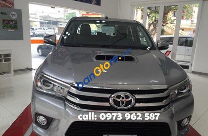 Toyota Hilux 2017 - Bán Toyota Hilux năm sản xuất 2017, màu xám, xe nhập, 687 triệu