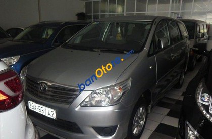 Toyota Innova   2013 - Cần bán xe Toyota Innova sản xuất 2013, màu xám số sàn, giá cạnh tranh