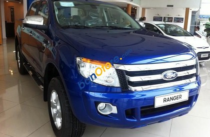 Ford Ranger XLS 2.2L 4X2 MT 2017 - Cần bán Ford Ranger XLS 2.2L 4X2 MT năm 2017, màu xanh lam, nhập khẩu nguyên chiếc, giá tốt