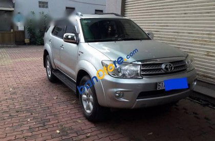 Toyota Fortuner 2.7V 2009 - Cần bán gấp Toyota Fortuner 2.7V sản xuất năm 2009, màu bạc, 620 triệu