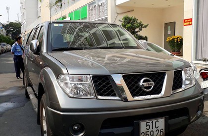 Nissan Navara LE 2013 - Bán ô tô Nissan Navara LE 2013, màu xám, nhập khẩu chính hãng, số sàn