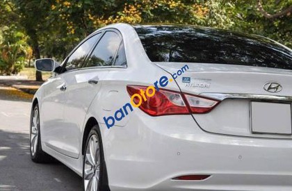 Hyundai Sonata 2011 - Bán xe Hyundai Sonata năm sản xuất 2011, màu trắng, nhập khẩu nguyên chiếc chính chủ, giá 670tr