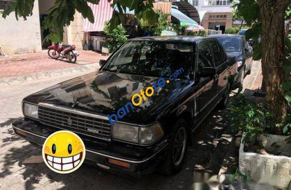 Toyota Crown MT 1982 - Cần bán Toyota Crown MT sản xuất năm 1982, màu đen số sàn, 95tr