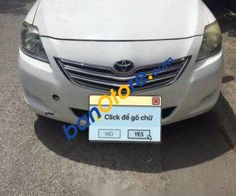 Toyota Vios  MT 2011 - Bán Toyota Vios MT năm 2011, màu trắng đã đi 30000 km, giá tốt