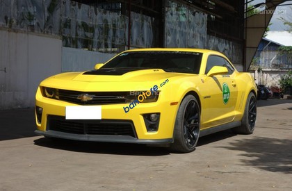 Chevrolet Camaro 2014 - Bán Chevrolet Camaro sản xuất năm 2014, màu vàng, xe nhập