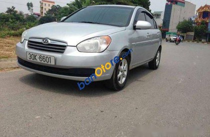 Hyundai Verna  MT 2007 - Bán xe cũ Hyundai Verna 2007, màu bạc, sử dụng số sàn, máy xăng