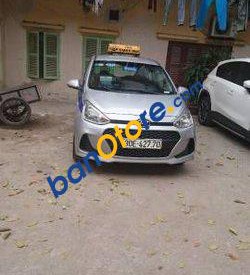 Hyundai Grand i10  MT 2017 - Bán xe Hyundai Grand i10 MT sản xuất 2017, màu bạc chính chủ, giá tốt