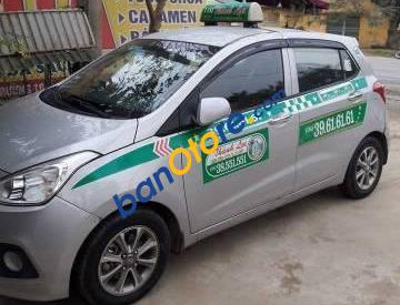 Hyundai i10   2015 - Bán xe Hyundai i10 đời 2015, màu bạc, xe taxi, chạy được 8 vạn, đang trả góp