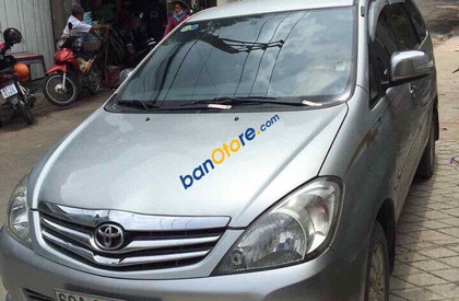 Toyota Innova 2.0AT  2009 - Bán ô tô Toyota Innova 2.0AT năm sản xuất 2009, màu bạc số tự động, giá chỉ 450 triệu