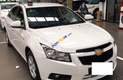 Chevrolet Cruze LT 2011 - Bán ô tô Chevrolet Cruze LT năm sản xuất 2011, màu trắng còn mới, giá chỉ 320 triệu