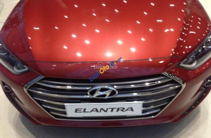 Hyundai Elantra 2016 - Cần bán xe Hyundai Elantra sản xuất 2016, màu đỏ