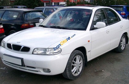 Daewoo Nubira 2001 - Cần bán lại xe Daewoo Nubira năm sản xuất 2001, màu trắng chính chủ, 100 triệu