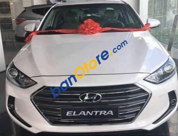 Hyundai Elantra   2.0 AT 2017 - Cần bán Hyundai Elantra 2.0 AT năm sản xuất 2017, màu trắng, giá chỉ 749 triệu