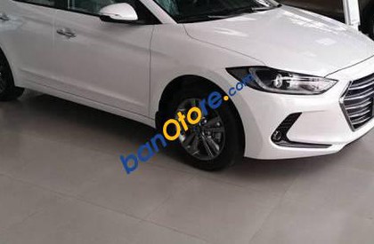 Hyundai Elantra  1.6AT 2017 - Bán Hyundai Elantra 1.6AT đời 2017, màu trắng, giá tốt