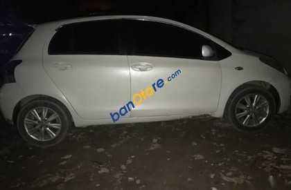 Toyota Yaris     2010 - Chính chủ bán gấp Toyota Yaris đời 2010, màu trắng