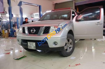 Nissan Navara 2011 - Cần bán lại xe Nissan Navara đời 2011, màu bạc